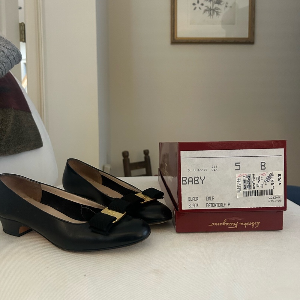 Vintage Ferragamo ballet flats